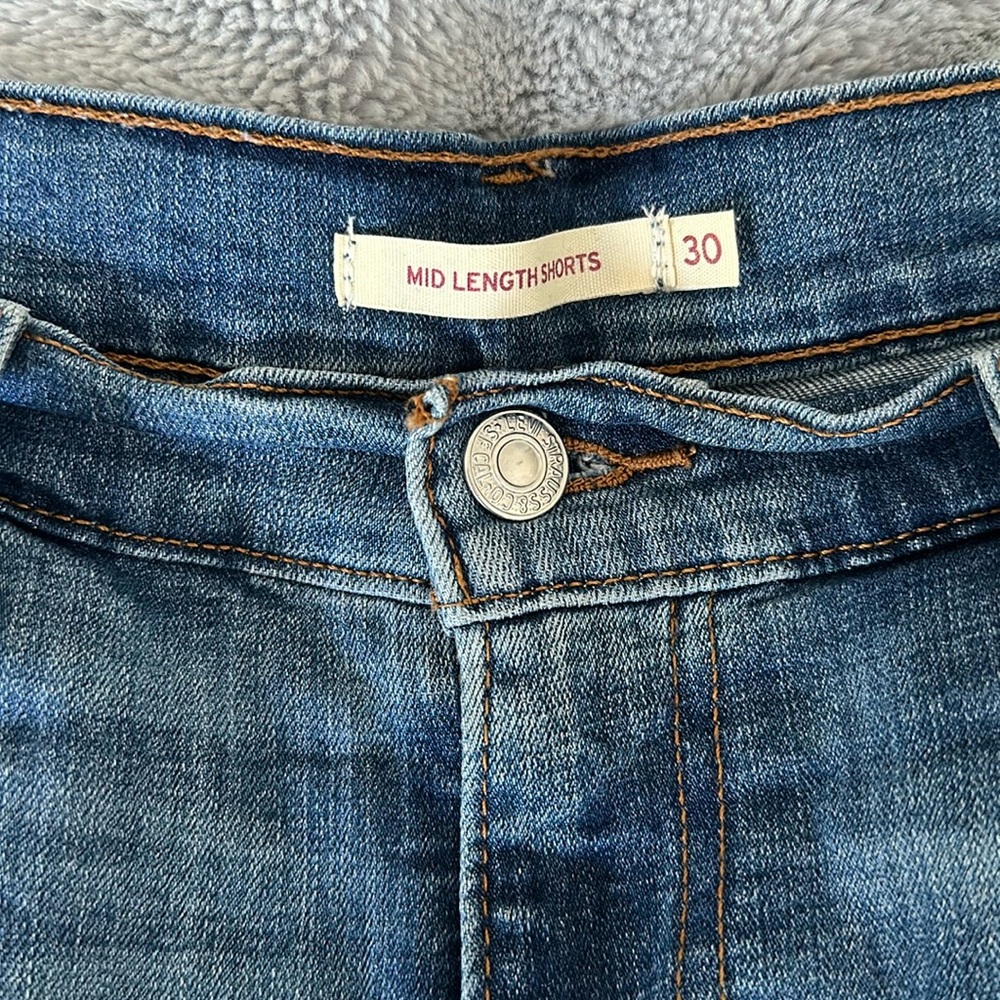 Women’s Mid Length Levi’s Jean Shorts Size 30